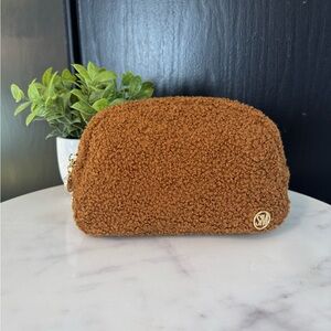 NWOT Brand New Steve Madden fluffy brown cognac belt bag